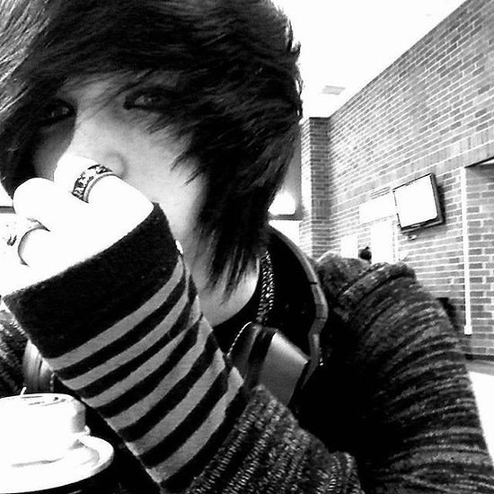 Azərbaycanda emolar - Emoları necə tanıyaq ?