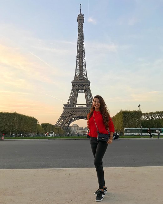 Kəmalə Piriyeva gözəlliyi ilə göz oxşadı - FOTOLAR