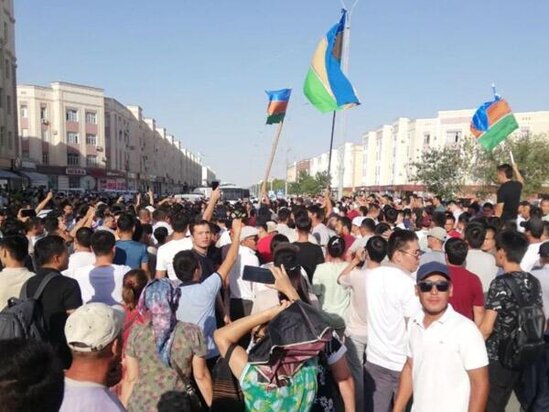 Qaraqalqapıstanda qara niyyət: Özbəkistanda nə baş verir?