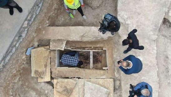 Torpağı qazarkən sandıq tapdı - İçinə baxanda İNANMADI: Sən demə illər əvvəl... / FOTOLAR