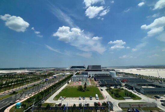 Çində Asiyanın ən böyük yük aeroportu fəaliyyətə başlayıb