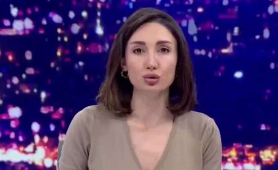 Mikrofonun açıq olduğunu unudan aparıcı çətin vəziyyətə düşdü - VİDEO