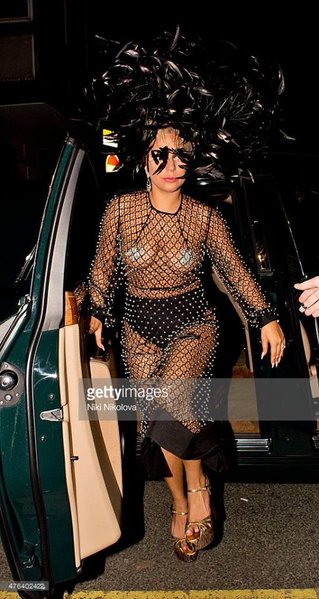 Ledi Qaqa yenə geyimi ilə diqqət çəkdi - FOTOLAR