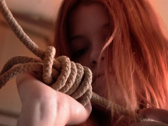 Azərbaycanda qadın tövlədə özünü asdı - SƏBƏB