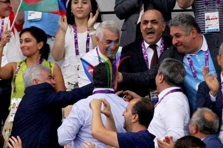 Kəmaləddin Heydərovun oğlu və gəlini yarışı izlədi - FOTO