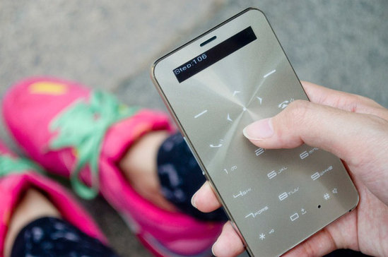 Bu telefon 90 gün zaryatka saxlayır - FOTOLAR