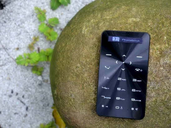 Bu telefon 90 gün zaryatka saxlayır - FOTOLAR