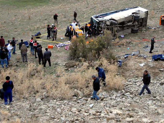 PKK terrorçuları 30 azərbaycanlını saxladı, avtobusu dərəyə aşırdı