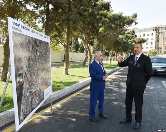 İlham Əliyev açılışa şəxsi maşını ilə gəldi - FOTOLAR