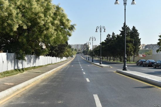 İlham Əliyev açılışa şəxsi maşını ilə gəldi - FOTOLAR