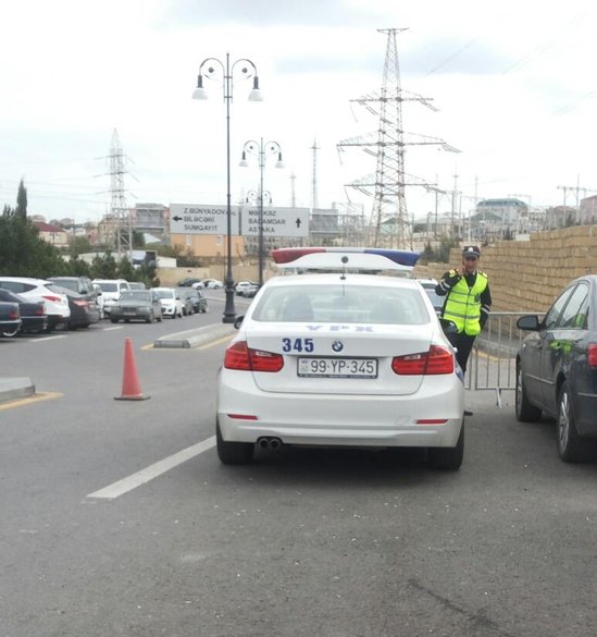 Avtomobilləri cərimə meydançası adı ilə pullu dayanacağa aparırlar - FOTO