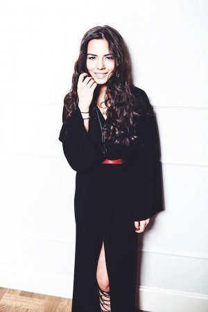 Oliqarx-məmurun qızı sərvəti ilə göz çıxardı - FOTOLAR