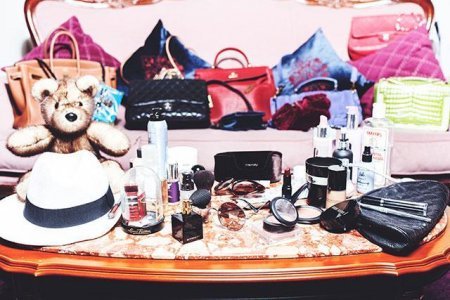 Oliqarx-məmurun qızı sərvəti ilə göz çıxardı - FOTOLAR