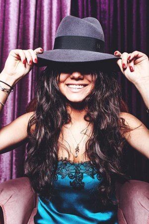 Oliqarx-məmurun qızı sərvəti ilə göz çıxardı - FOTOLAR