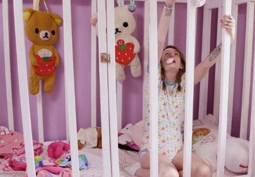 21 yaşlı qız ZORLANDI- indiyə kimi pampers geyinir - SƏBƏB- FOTOLAR