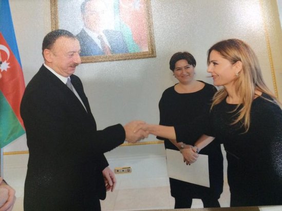 Qənirə Ataşova: "Anam qızı çox olduğu üçün sanki gözükölgəli idi"