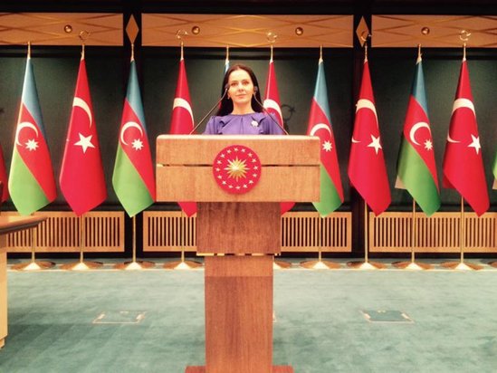 Qənirə Ataşova: "Anam qızı çox olduğu üçün sanki gözükölgəli idi"