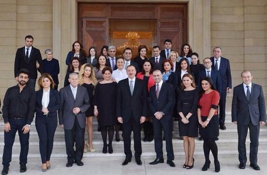 Qənirə Ataşova: "Anam qızı çox olduğu üçün sanki gözükölgəli idi"