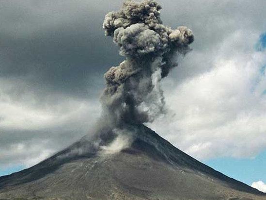 DƏHŞƏTLİ vulkan püskürdü