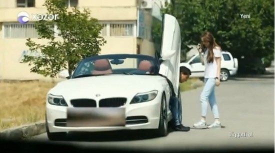 Bakıda oğlanlar qızla tanış olmaq üçün qəribə üsula əl atdılar(VİDEO)