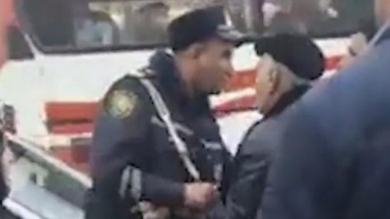 Bakıda yol polisi vətəndaşa: "İtil burdan, sənin qanını içərəm" - VİDEO