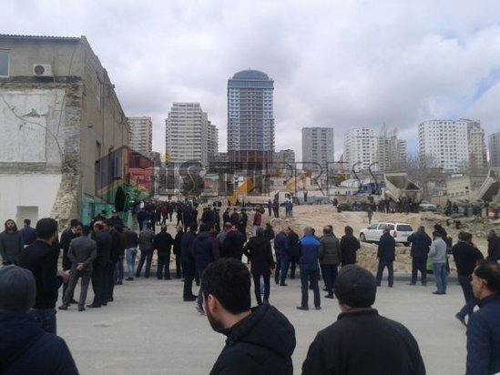 Bu saata olan məlumat! "Sovetski"də sökülən məşhur məscidin işığı kəsildi - YENİLƏNİB- FOTOLAR