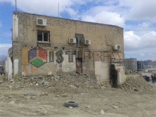 Bu saata olan məlumat! "Sovetski"də sökülən məşhur məscidin işığı kəsildi - YENİLƏNİB- FOTOLAR