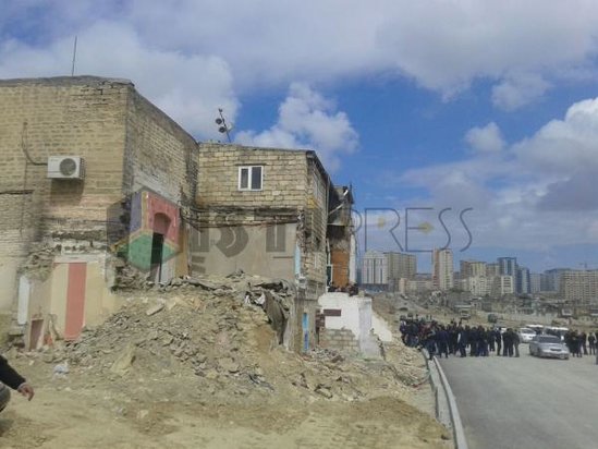 Bu saata olan məlumat! "Sovetski"də sökülən məşhur məscidin işığı kəsildi - YENİLƏNİB- FOTOLAR