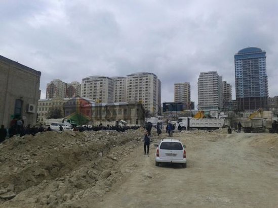 Bu saata olan məlumat! "Sovetski"də sökülən məşhur məscidin işığı kəsildi - YENİLƏNİB- FOTOLAR