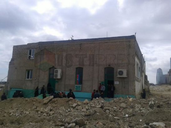 Bu saata olan məlumat! "Sovetski"də sökülən məşhur məscidin işığı kəsildi - YENİLƏNİB- FOTOLAR