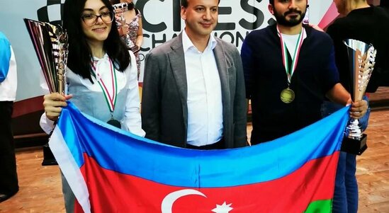 FIDE prezidenti azərbaycanlı dünya çempionlarını təbrik edib