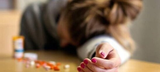 Məktəbli qız narkotik qəbul edib öldü