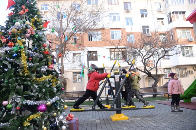 Nəsimi rayonunda növbəti abad həyət sakinlərin istifadəsinə verilib
