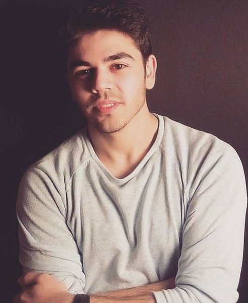 Bakının mərkəzində BİABIRÇILIQ - Azərbaycanlı qızlar ərəb kişilərlə...