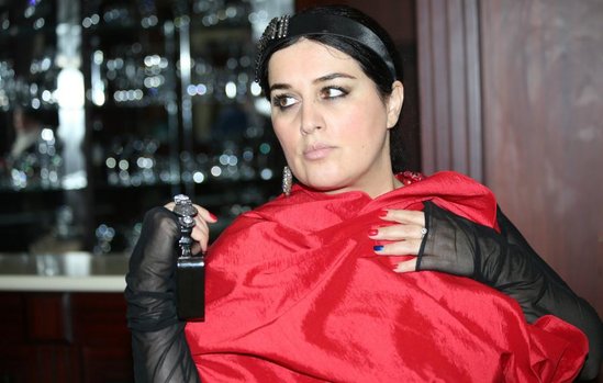 Bu tanınmışlar "Tikim sizin ağzınızı" şeirinə görə Əməkdar artisti yıxıb sürüdü