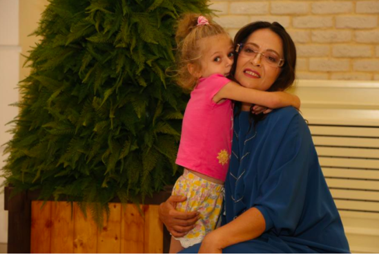 Hicabını çıxartdığına görə qınanan əməkdar artistimiz Mehriban Xanlarovanın görün kiminlə FOTOSU yayıldı