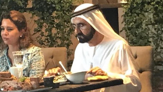 Dubay şeyxi və xanımı "Bakı kafesi"ndə - FOTO