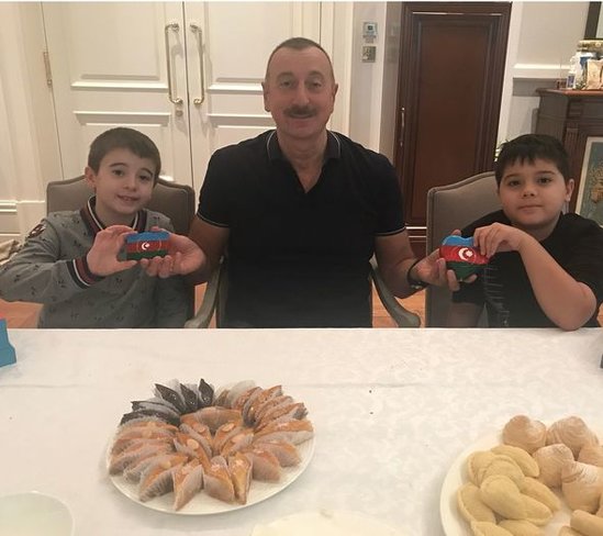 Nəvələrindən prezidentə ad günü hədiyyəsi – FOTO