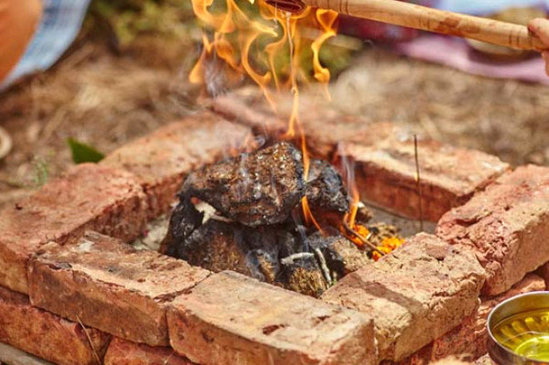 Bu ölkədə toy gecəsi qayınana bəylə gəlini izləyir və ...