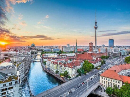 Almaniyada azərbaycanlının "cip"i qarət olundu