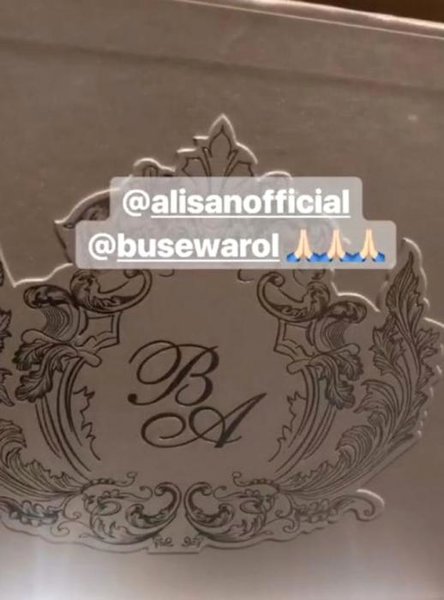 Məşhur müğəninin qeyri-adi toy dəvətnaməsi - FOTO