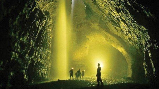 Cəhənnəmə enən mağara: Turistlər axın edir - FOTO