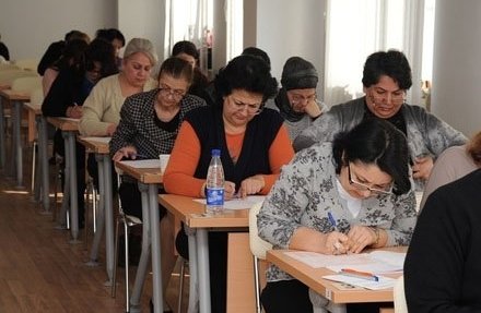 Müəllimlərin imtahanında maraqlı HADİSƏ - Gənc xanım anasının əvəzinə gəldi