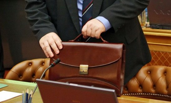 Azərbaycanda məmurun oğlu əsgər getdi!