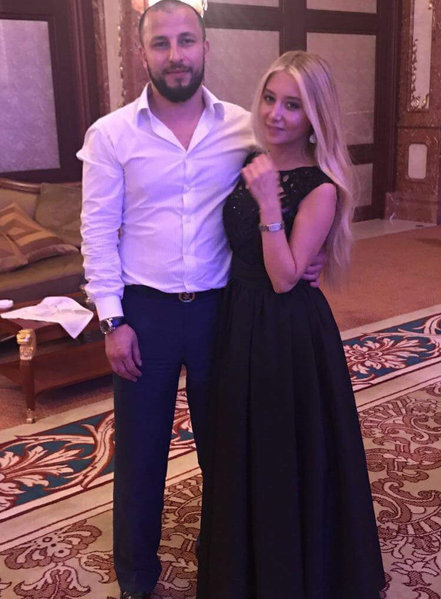 Azərbaycanlı ''vor zakon''un sevgilisi ilə ecazkar görüntüləri