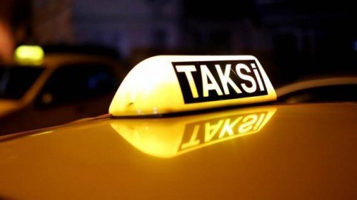 Mingəçevir taksi sürücüsünün bu hərəkətindən danışır: "Həyat yoldaşı ilə danışmaq istəyən kişini..."