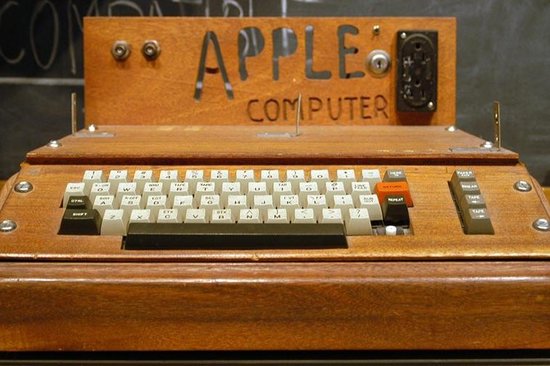 "Apple"ın ilk kompüteri hərracda 210 min dollara satıldı