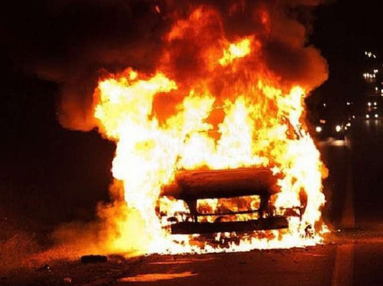 Bakıda "Porsche" yandı - hadisə yerindən görüntülər - VİDEO