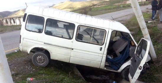 Azərbaycanda mikroavtobus aşdı, ÖLƏN QADININ KİMLİYİ AÇIQLANDI