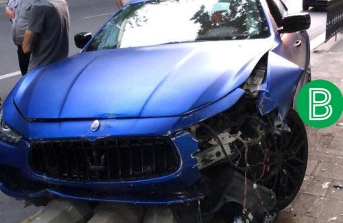 Bakıda bahalı qəza - "Maserati" qəzaya uğradı FOTO